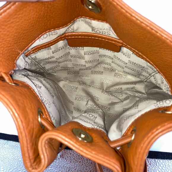 MICAEL KORS, SMALL, BURNT ORANGE LEATHER CROSSBODY BAG - Picture 7 of 13